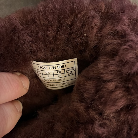 Kids size 4 plum Bailey Button UGG boot. - Picture 5 of 5